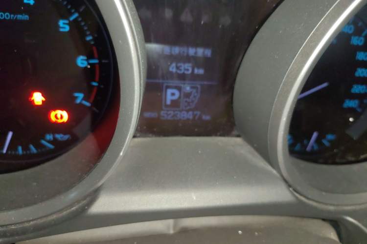 Used Toyota Land Cruiser 2007 4.7L Automatic VX-R Odometer Close Up