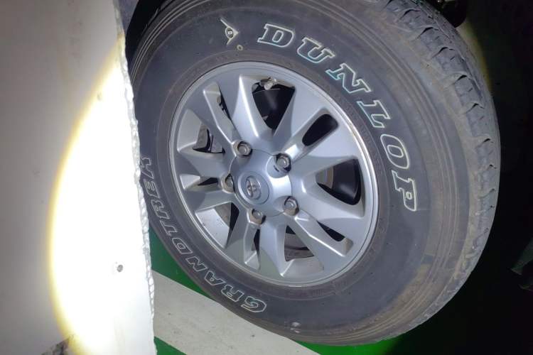 Used Toyota Land Cruiser 2007 4.7L Automatic VX-R Right Front Wheel Hub