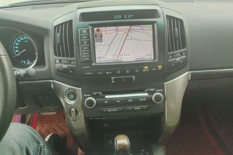 Used Toyota Land Cruiser 2007 4.7L Automatic VX-R Audio And AC Panel