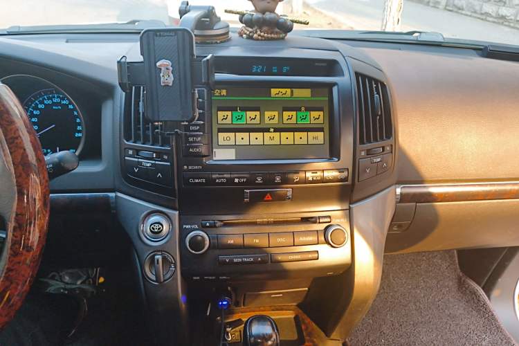 Used Toyota Land Cruiser 2007 4.7L Automatic VX-R Audio And AC Panel