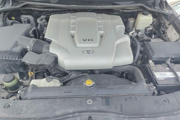 Used Toyota Land Cruiser 2007 4.7L Automatic VX-R Engine Bay