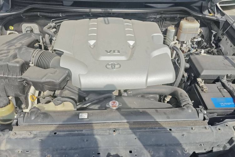 Used Toyota Land Cruiser 2007 4.7L Automatic VX-R Engine Bay