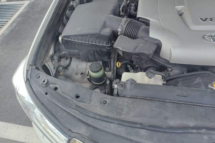 Used Toyota Land Cruiser 2007 4.7L Automatic VX-R Engine Bay Right