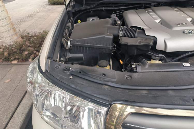 Used Toyota Land Cruiser 2007 4.7L Automatic VX-R Engine Bay Right