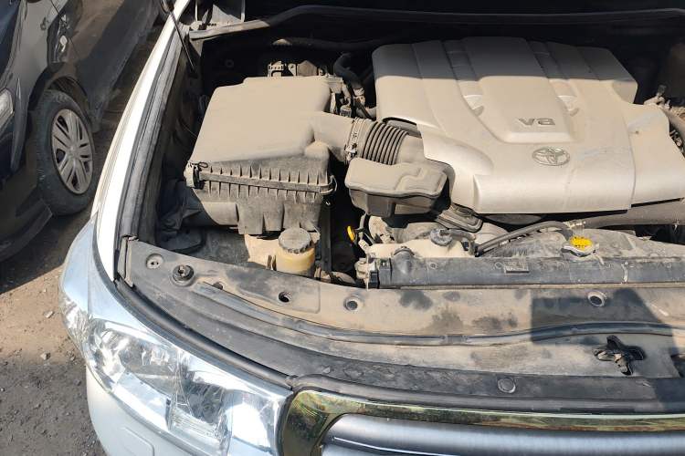 Used Toyota Land Cruiser 2007 4.7L Automatic VX-R Engine Bay Right