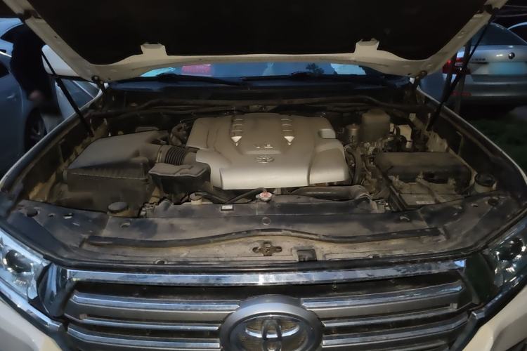 Used Toyota Land Cruiser 2007 4.7L Automatic VX-R Engine Bay