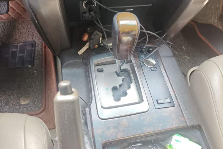 Used Toyota Land Cruiser 2007 4.7L Automatic VX-R Gear Lever