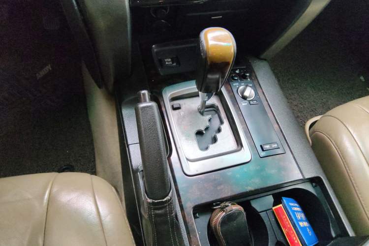 Used Toyota Land Cruiser 2007 4.7L Automatic VX-R Gear Lever