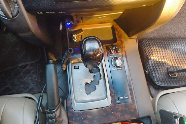 Used Toyota Land Cruiser 2007 4.7L Automatic VX-R Gear Lever