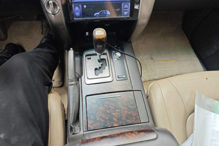 Used Toyota Land Cruiser 2007 4.7L Automatic VX-R Gear Lever