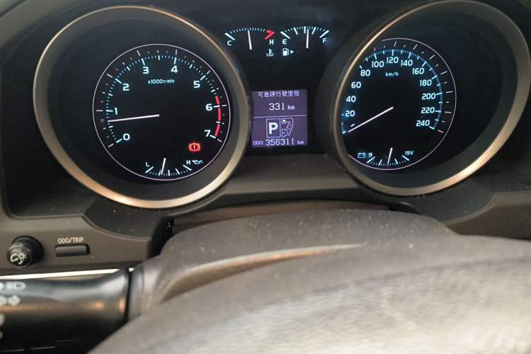 Used Toyota Land Cruiser 2007 4.7L Automatic VX-R Odometer Close Up