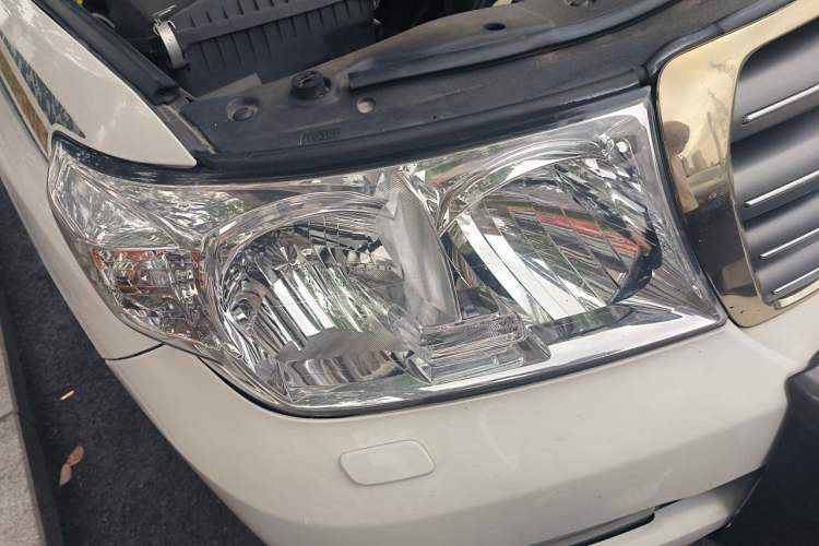 Used Toyota Land Cruiser 2007 4.7L Automatic VX-R Right Front Headlight