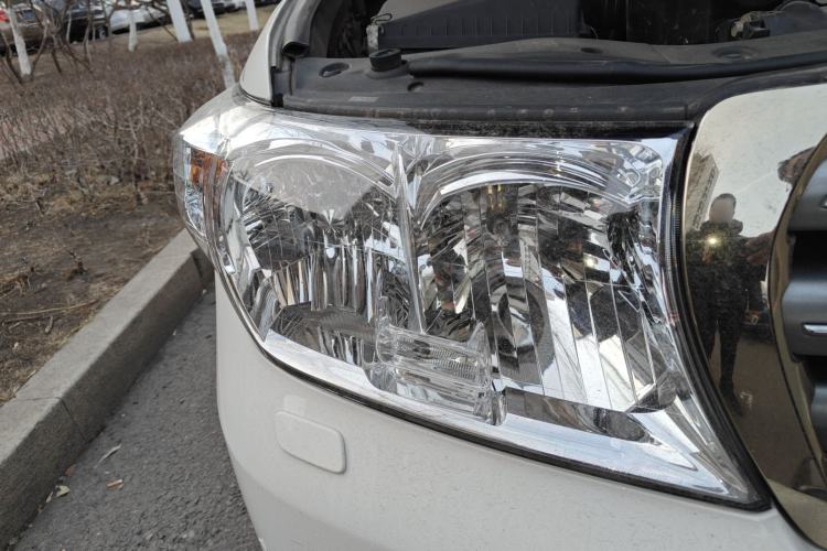Used Toyota Land Cruiser 2007 4.7L Automatic VX-R Right Front Headlight