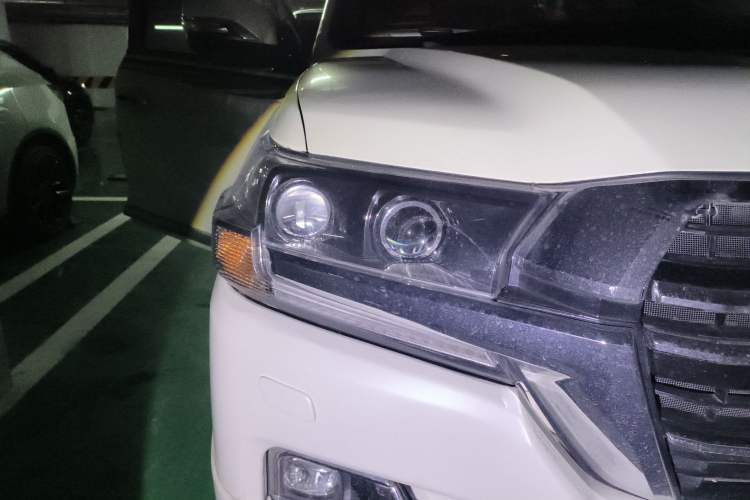 Used Toyota Land Cruiser 2007 4.7L Automatic VX-R Right Front Headlight