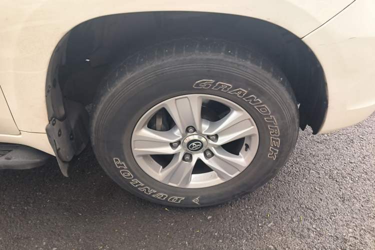 Used Toyota Land Cruiser 2007 4.7L Automatic VX-R Right Front Wheel Hub