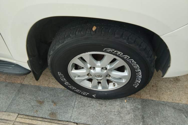 Used Toyota Land Cruiser 2007 4.7L Automatic VX-R Right Front Wheel Hub