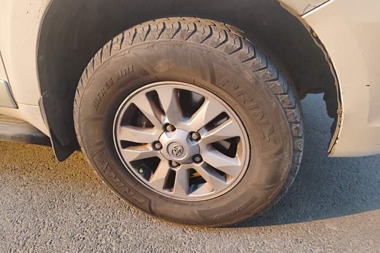 Used Toyota Land Cruiser 2007 4.7L Automatic VX-R Right Front Wheel Hub