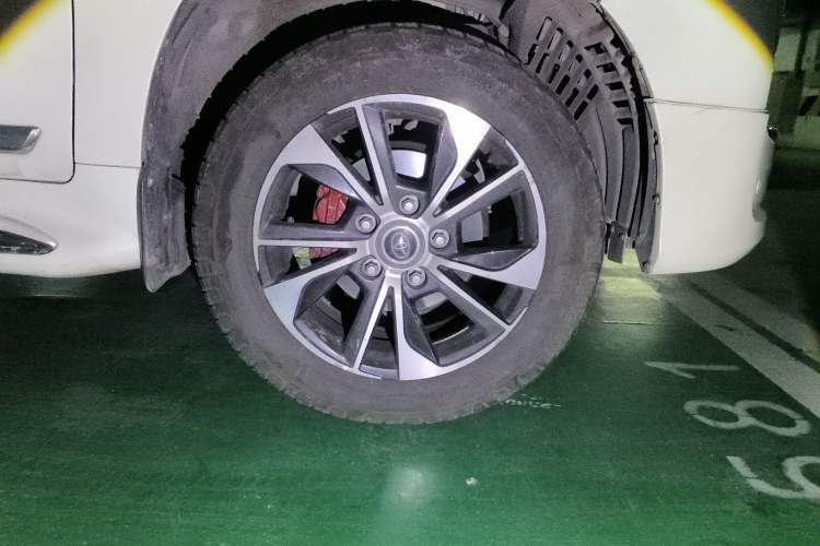 Used Toyota Land Cruiser 2007 4.7L Automatic VX-R Right Front Wheel Hub