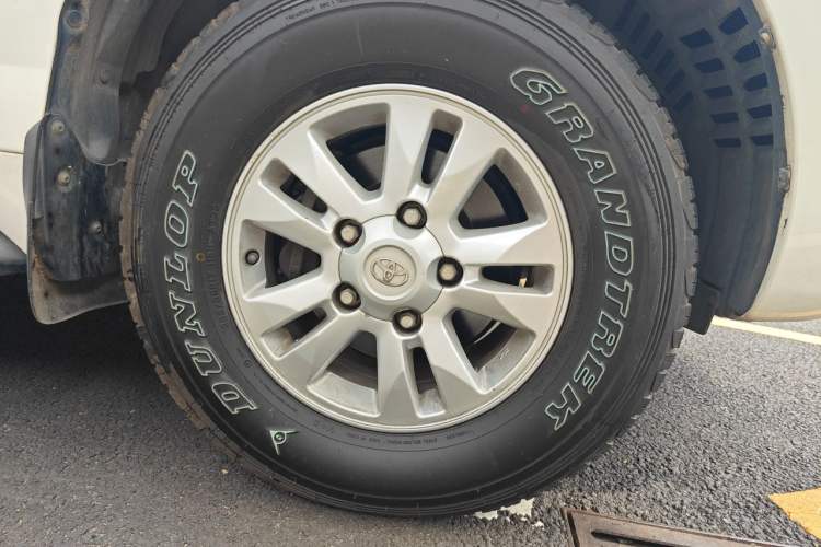 Used Toyota Land Cruiser 2007 4.7L Automatic VX-R Right Front Wheel Hub