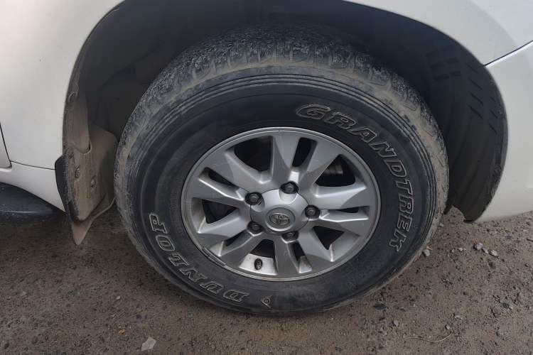 Used Toyota Land Cruiser 2007 4.7L Automatic VX-R Right Front Wheel Hub