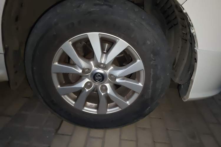 Used Toyota Land Cruiser 2007 4.7L Automatic VX-R Right Front Wheel Hub