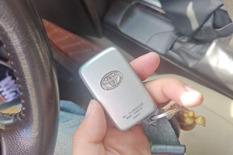 Used Toyota Land Cruiser 2007 4.7L Automatic VX-R Vehicle Key