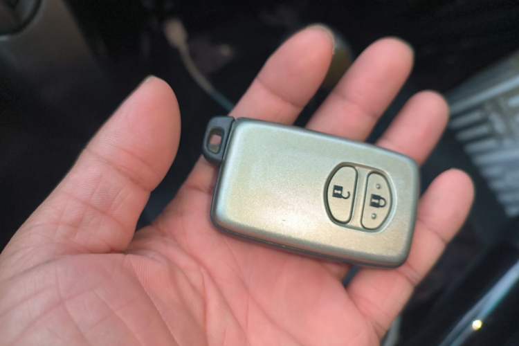 Used Toyota Land Cruiser 2007 4.7L Automatic VX-R Vehicle Key