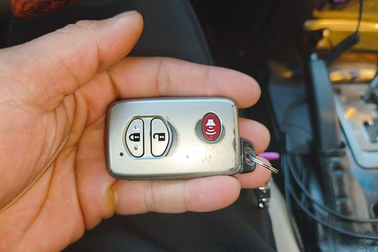 Used Toyota Land Cruiser 2007 4.7L Automatic VX-R Vehicle Key