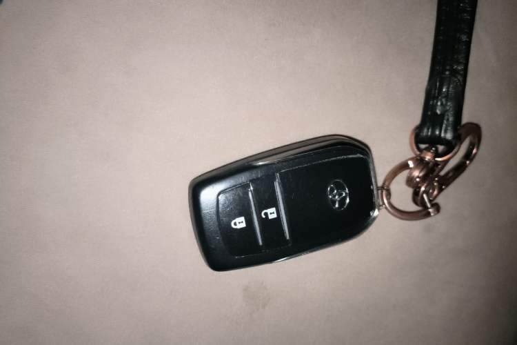Used Toyota Land Cruiser 2007 4.7L Automatic VX-R Vehicle Key