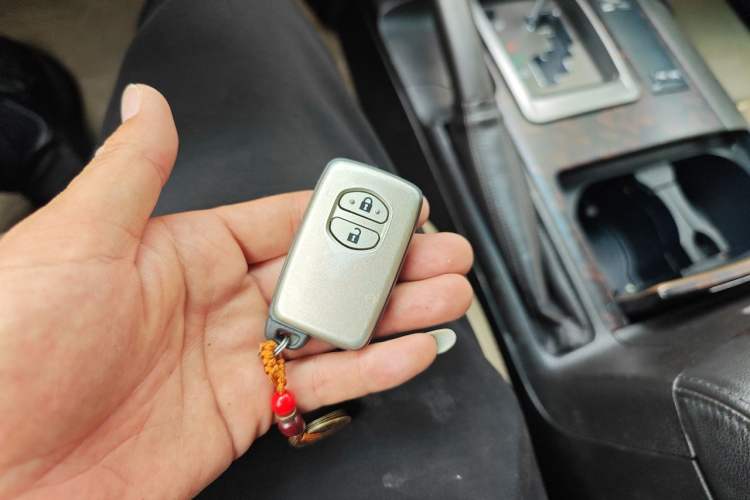 Used Toyota Land Cruiser 2007 4.7L Automatic VX-R Vehicle Key