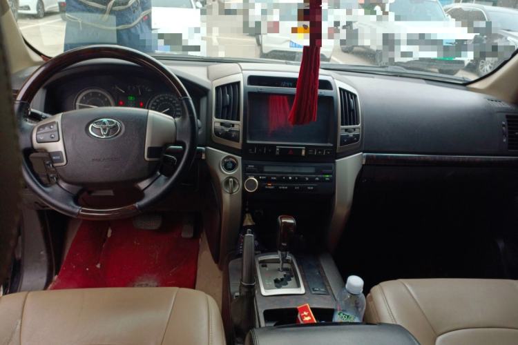 Used Toyota Land Cruiser 2010 4.0L Automatic VX Center Console