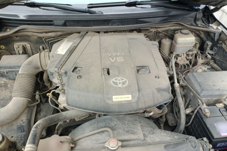 Used Toyota Land Cruiser 2010 4.0L Automatic VX Engine Bay