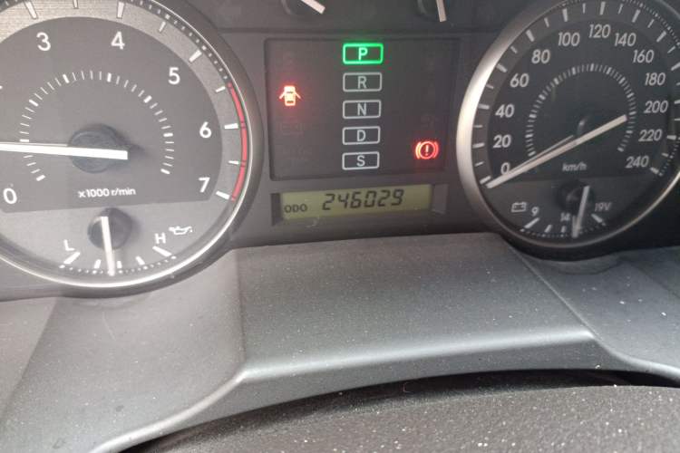 Used Toyota Land Cruiser 2010 4.0L Automatic VX Odometer Close Up