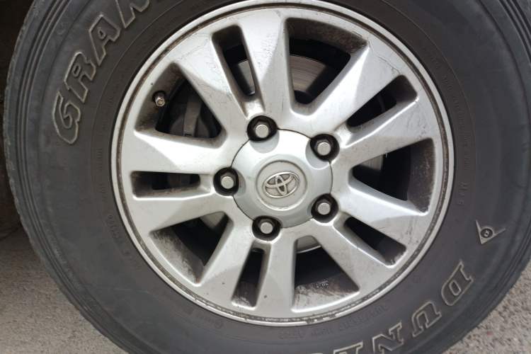Used Toyota Land Cruiser 2010 4.0L Automatic VX Right Front Wheel Hub
