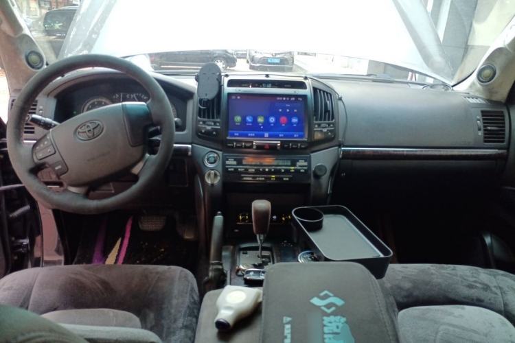 Used Toyota Land Cruiser 2010 4.0L Automatic VX Center Console