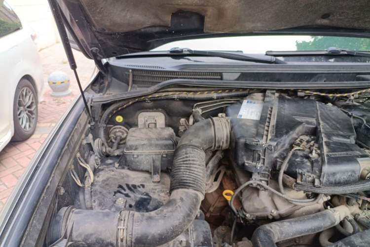 Used Toyota Land Cruiser 2010 4.0L Automatic VX Engine Bay Right