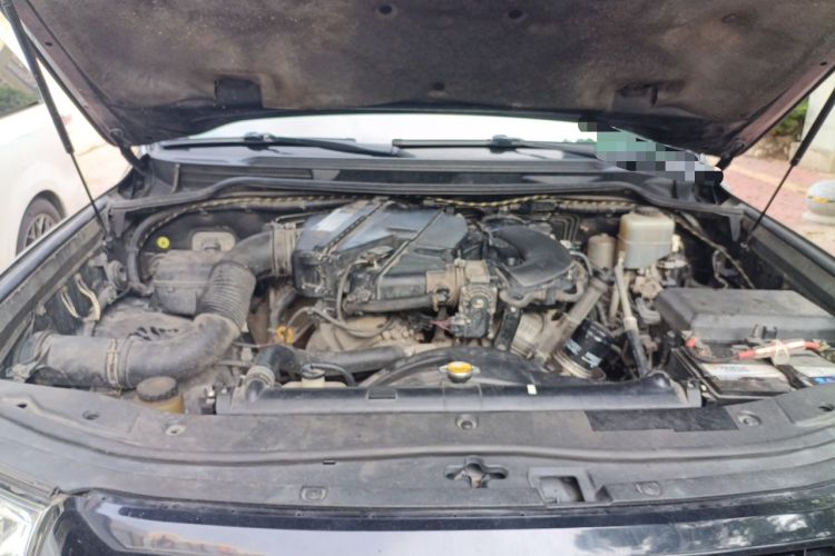 Used Toyota Land Cruiser 2010 4.0L Automatic VX Engine Bay