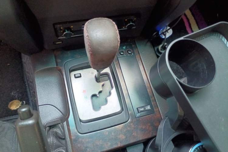 Used Toyota Land Cruiser 2010 4.0L Automatic VX Gear Lever