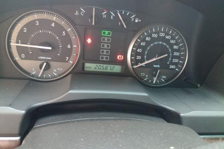 Used Toyota Land Cruiser 2010 4.0L Automatic VX Odometer Close Up