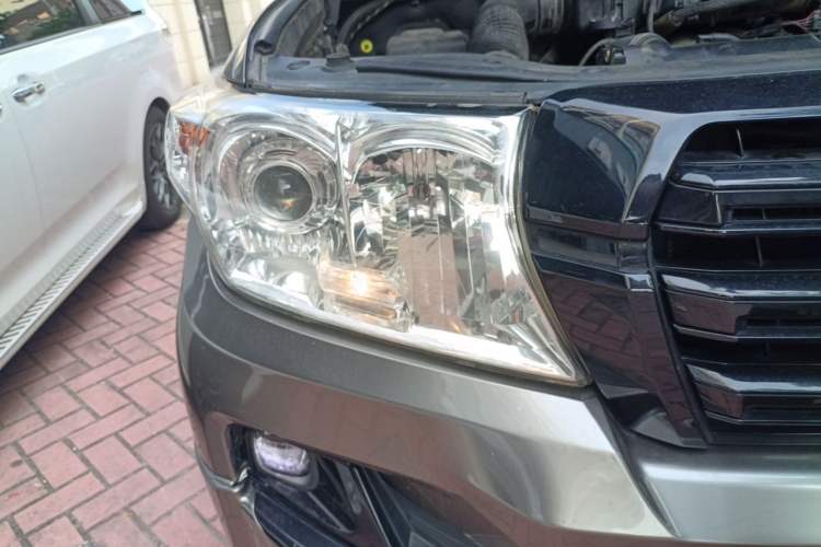 Used Toyota Land Cruiser 2010 4.0L Automatic VX Right Front Headlight