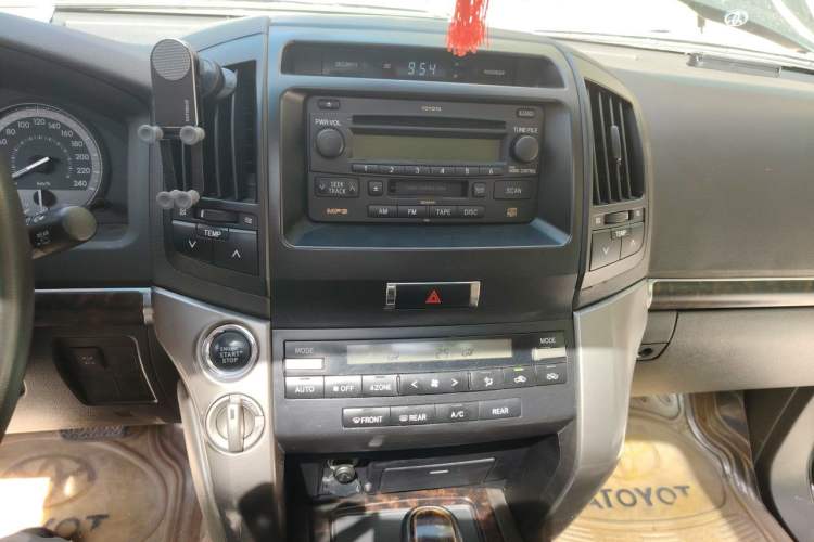 Used Toyota Land Cruiser 2010 4.0L Automatic VX Audio And AC Panel