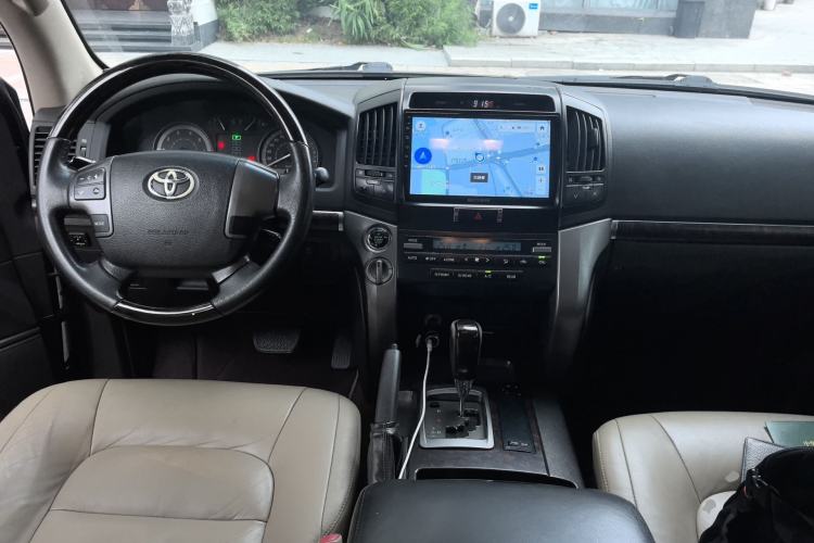 Used Toyota Land Cruiser 2010 4.0L Automatic VX Center Console