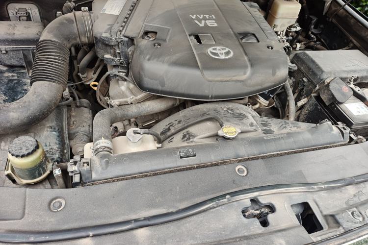 Used Toyota Land Cruiser 2010 4.0L Automatic VX Engine Bay