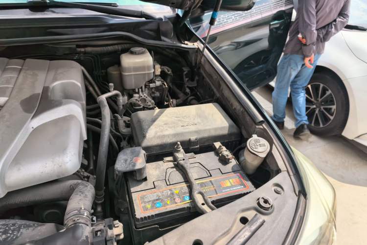 Used Toyota Land Cruiser 2010 4.7L Automatic VX Engine Bay Left