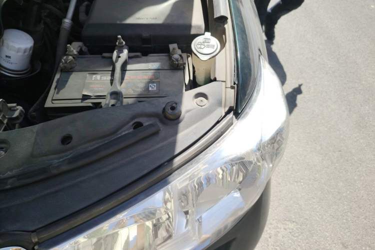 Used Toyota Land Cruiser 2010 4.0L Automatic VX Engine Bay Left