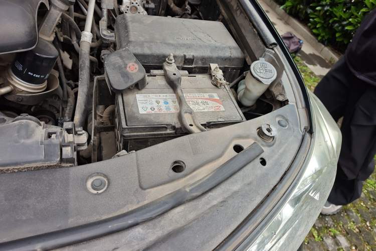 Used Toyota Land Cruiser 2010 4.0L Automatic VX Engine Bay Left