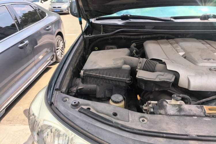 Used Toyota Land Cruiser 2010 4.7L Automatic VX Engine Bay Right
