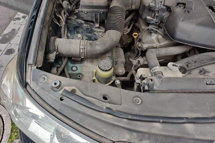 Used Toyota Land Cruiser 2010 4.0L Automatic VX Engine Bay Right
