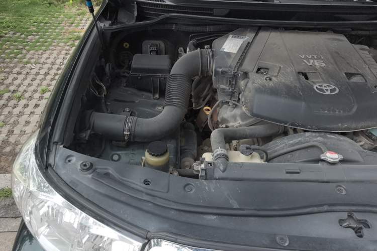 Used Toyota Land Cruiser 2010 4.0L Automatic VX Engine Bay Right