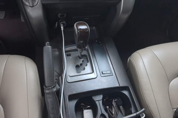 Used Toyota Land Cruiser 2010 4.0L Automatic VX Gear Lever